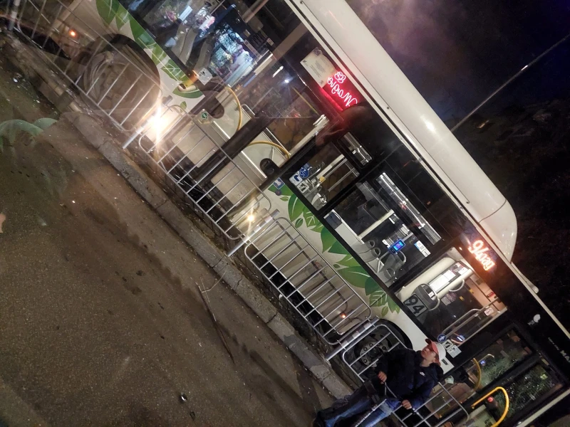 Тежка катастрофа с автобус на столичния градски транспорт, има блъсната жена