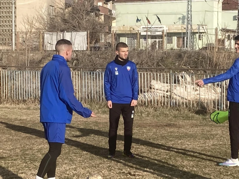 Иван Кочев изпоти "гладиаторите"! Спартак почва с контролите в "Коматево"