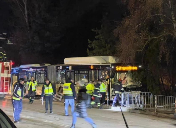 Пострадалата жена, блъсната от автобус в София, е с множество
