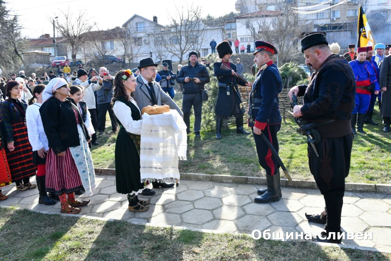 С възстановка на събитията отпреди 146 години Сливен отбеляза Освобождението си от Османско иго