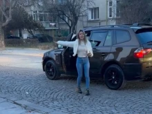 Нарекоха шофьорка патица, собственоръчно махнала заграждения