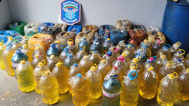 1 590 литра нелегален наливен алкохол иззеха служители от отдел Митническо разузнаване