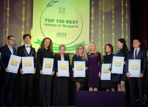 TD Министър връчи наградите на церемонията Top 100 Best Hotels in