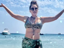 Познахте ли я? Може да е на 60 и да е баба, но изглежда зашеметяващо