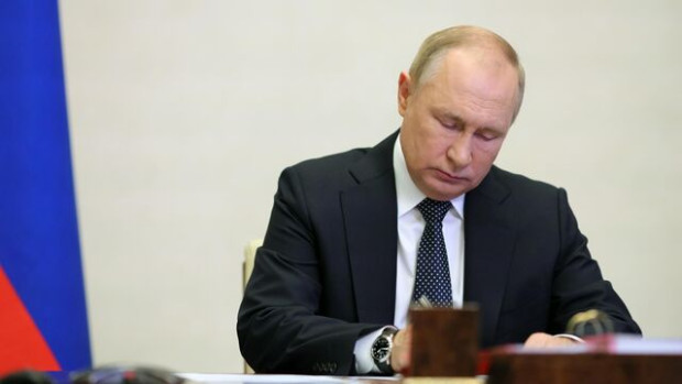 Президентът на Русия Владимир Путин е подписал указ за отпускане