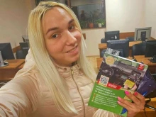 След като побърка страната с тротинетката си, сега реши да се качи на кола