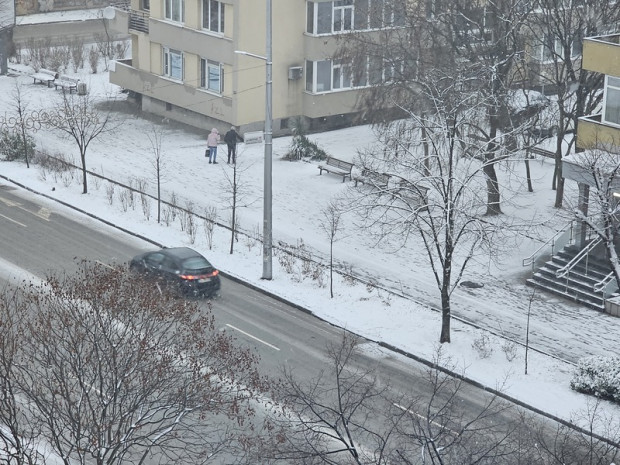 TD Мокри и заснежени са пътните настилки в Благоевград предаде репортер