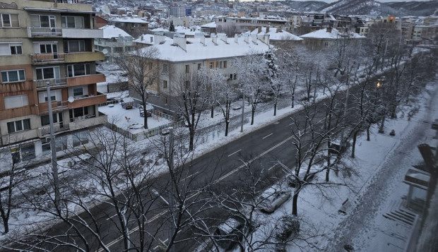 </TD
>Всички основни пътни артерии в Благоевград са почистени до асфалт,