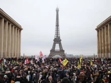Във Франция 150 000 души излязоха на протест срещу закона за миграцията