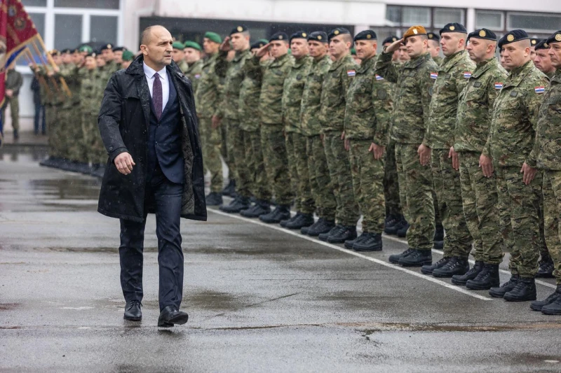 Хърватия възстановява военна база на границата със Сърбия