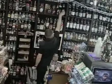 Арестуваха учениците, които крадяха алкохол в Пловдив