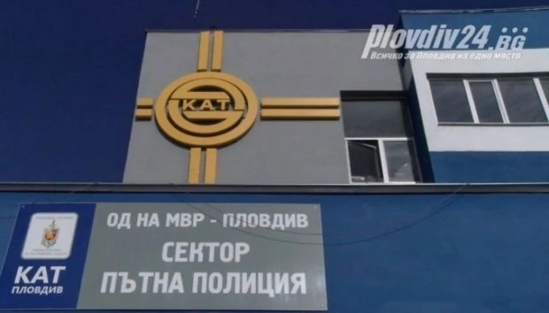 Шофьорите вече могат да проверят невръчените си фишове и да ги платят онлайн, без да се разхождат до КАТ