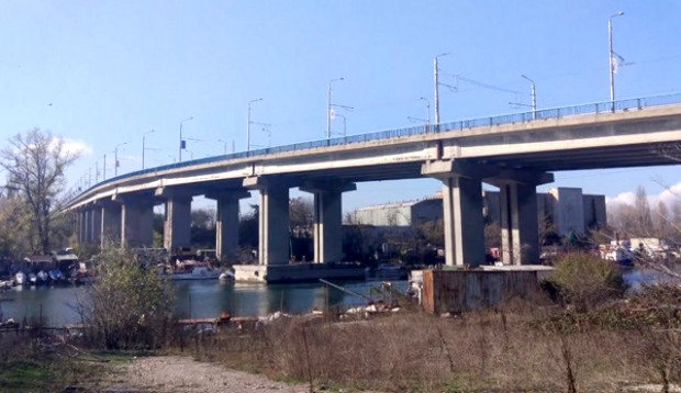 Емблематичният за Варна и България Аспарухов мост ще бъде основно