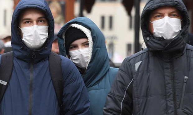 Десетки варненци тръгнаха с маски по улиците в града видя