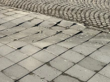 Пловдивчанин: Чисто новите тротоари до стадион "Христо Ботев" са тотално разбити