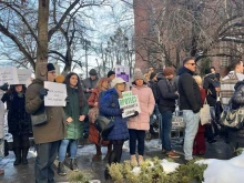 Служители от културни институции и актьори от общинските театри в София излязоха на протест 