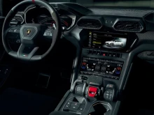 Известна българка продава Lamborghini Urus за 400 000 лева