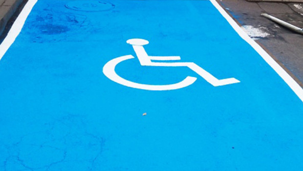 Проблемът със спиране на автомобили с инвалидни стикери в Синята