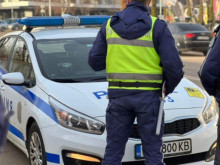 Пиян мъж помля две коли на паркинг в столицата, арестуваха го
