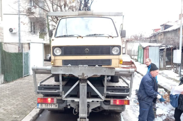 В квартал "Надежда" в София се вдигат излезли от употреба коли, а в "Красно село" се стикират