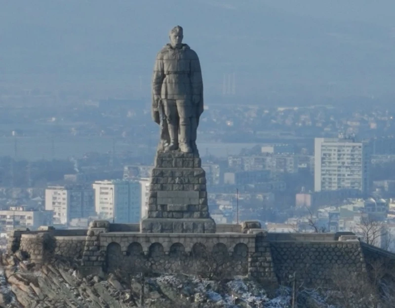 Читател: Два въпроса за Альоша, които никой не задава