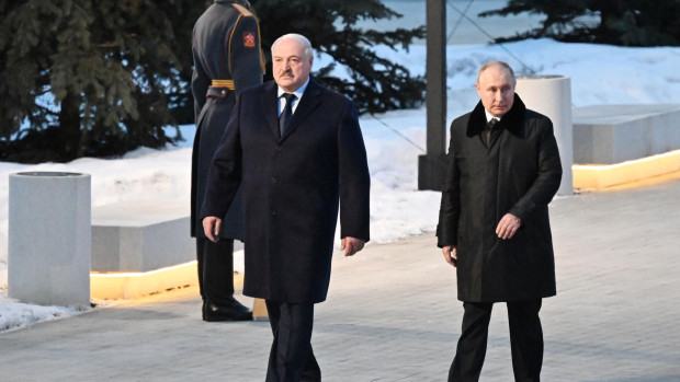 Беларуският президент Александър Лукашенко разкритикува унищожаването на паметници на съветските