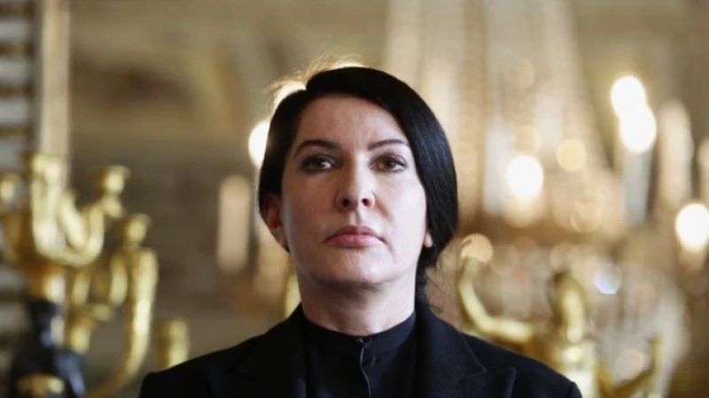 Артист, участвал в гол пърформанс на Марина Абрамович, подаде жалба за сексуален тормоз