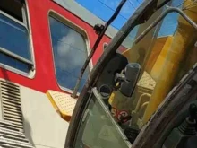 Бетоновоз се вряза във влак в Турция, вътре е имало и българи