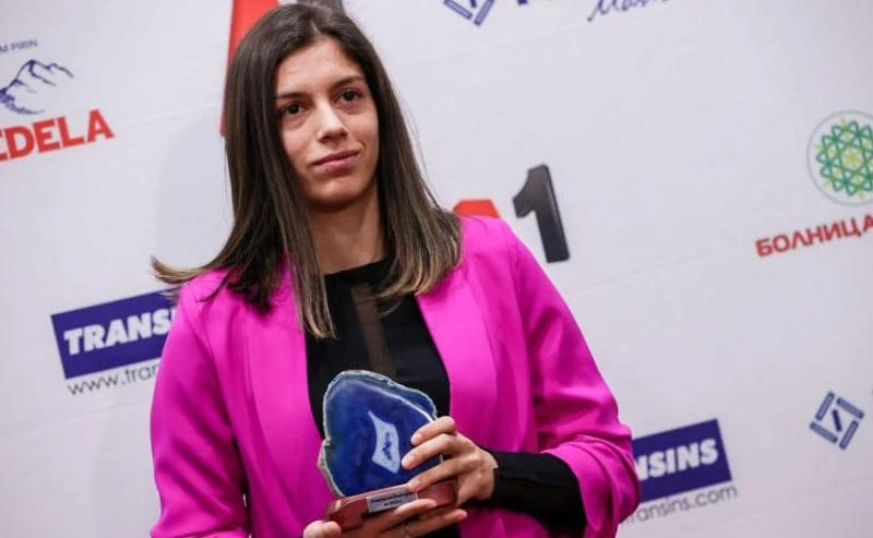 Страхотна Пламена Миткова с ново лично постижение в зала