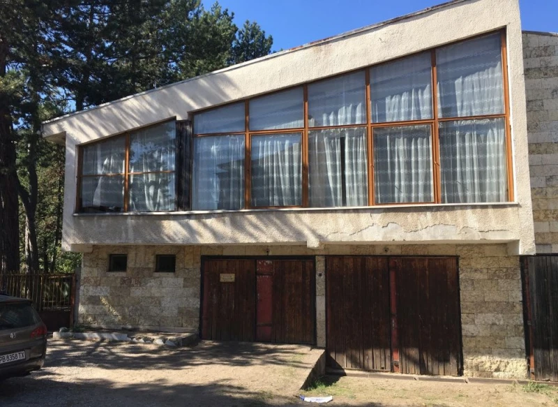 Продават туристическа база на цената на апартамент в Пловдив