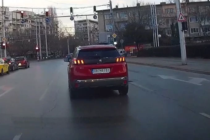 Пловдивчанин: Жената шофьор е като звезда в небето - ти я виждаш, тя тебе не