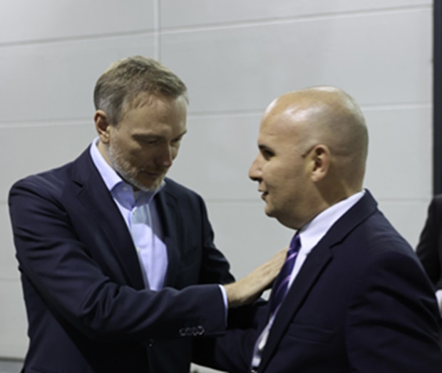 Българският евродепутат Илхан Кючюк проведе среща с министъра на финансите