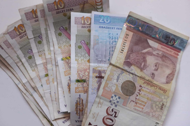 Лихвите по депозитите в България едва се отлепиха от нулата