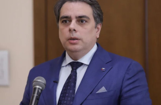 Министърът на финансите Асен Василев заяви че са имали много