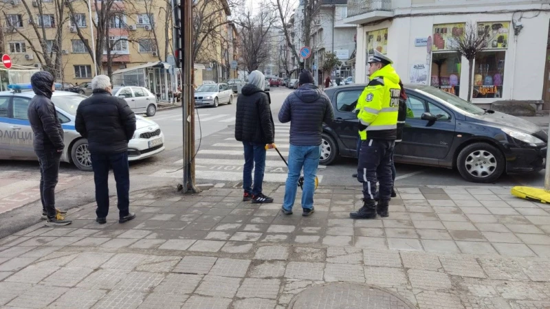 Блъснаха възрастен мъж на пешеходна пътека в Русе