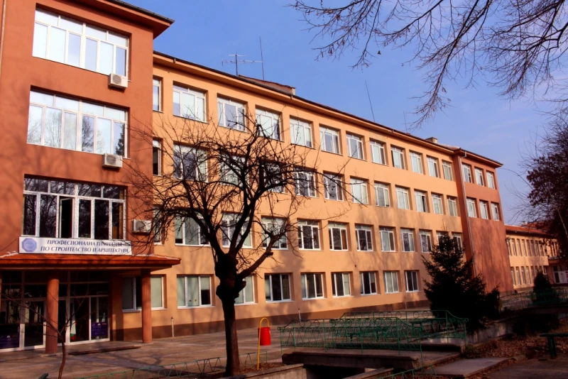 Учениците в Пазарджик минават онлайн, присъствените часове се преустановяват