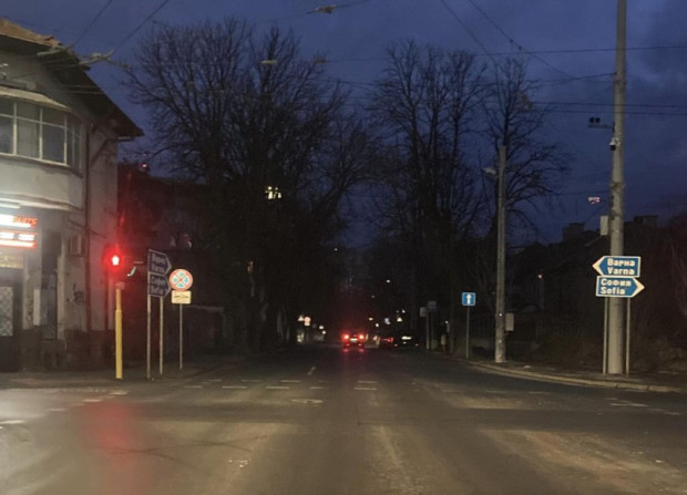 </TD
>Русенец сигнализира, че осветлението не работи на кръстовище в града,