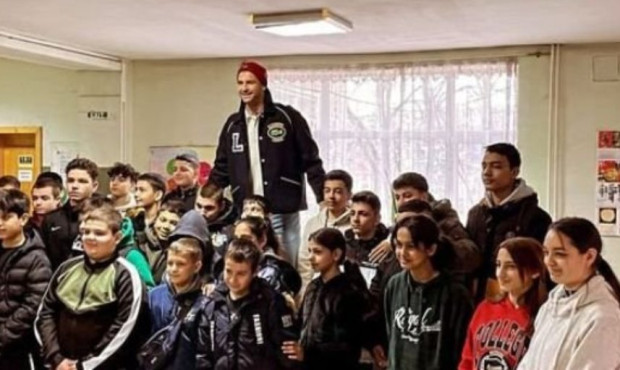 Гришо посети детската градина и спортното училище в Хасково, ето защо
