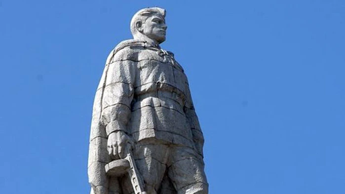 Сакскобургготски: Ако всеки режим тръгва да руши паметници, нямаше да има нито Триумфалната арка, нито пирамиди