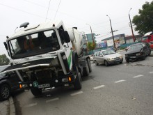 Аварирал бетоновоз причини катастрофа на "Кукленско шосе"