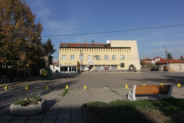 TD Сградата на кметство на село Чепинци е с формата на