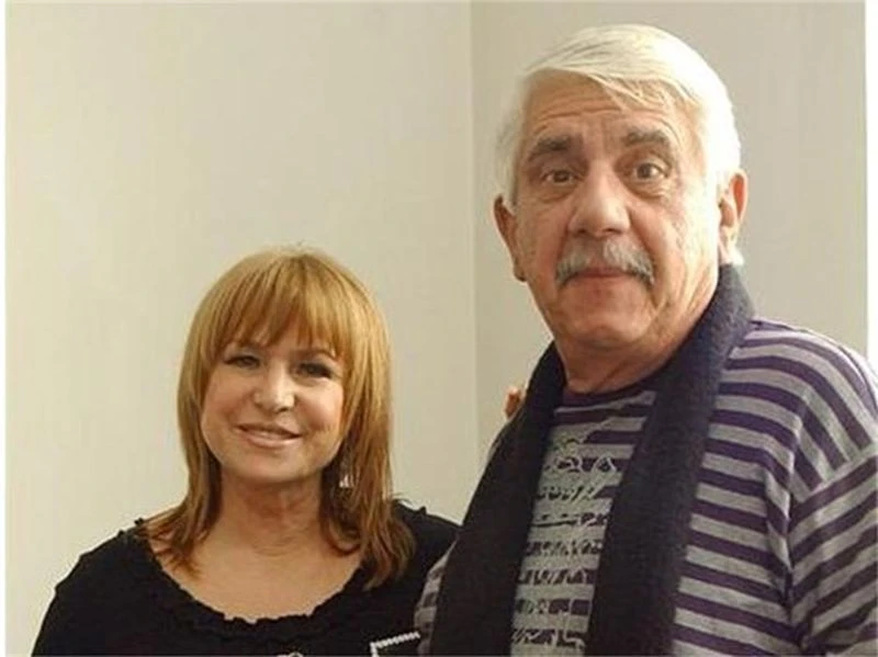 Емблеми на родната естрада се разделят