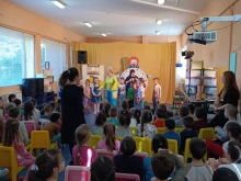Врачанският театър зарадва децата в Червен бряг
