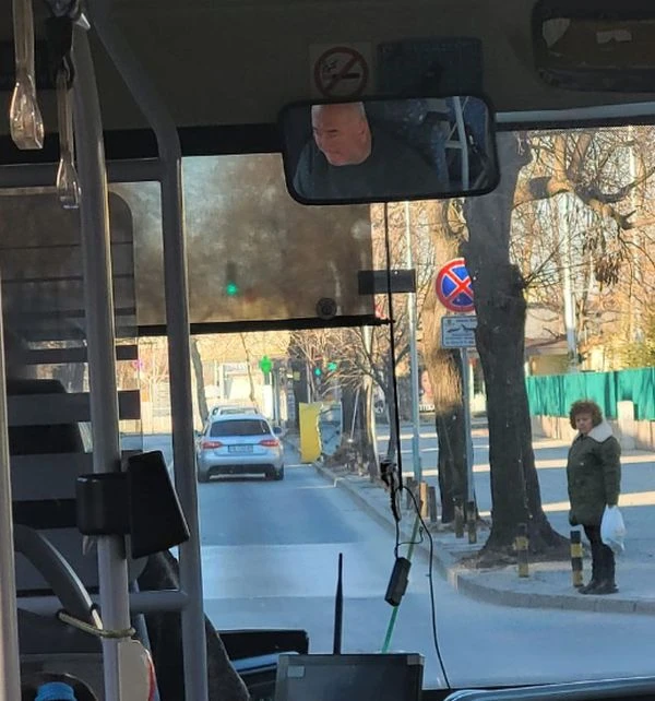 Арогантен и нагъл шофьор на автобус 15 остави пловдивчанка без думи