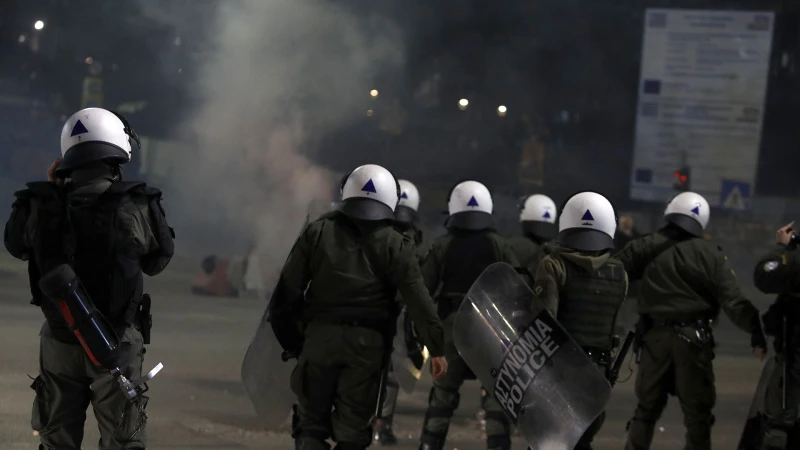 Сблъсъци между полиция и протестиращи в Гърция по време на протест срещу образователната реформа