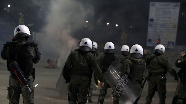 Гръцката полиция се сблъска с маскирани протестиращи които са се
