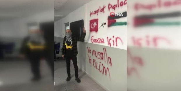 Заложниците във фабрика източно от Истанбул са взети от двама