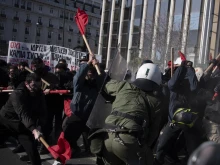 Студенти и полиция се сбиха в Атина на протест срещу легализацията на частните университети
