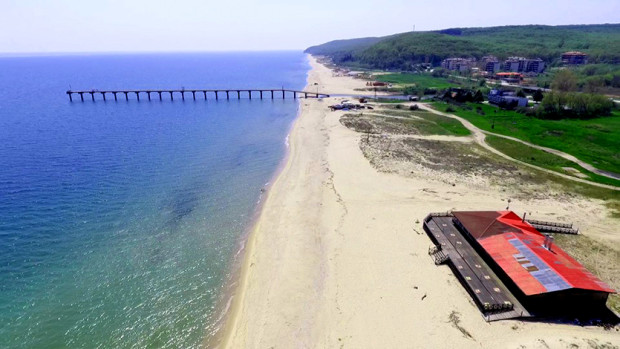Курортен комплекс Шкорпиловци вече разполага с нова крайбрежна зона за