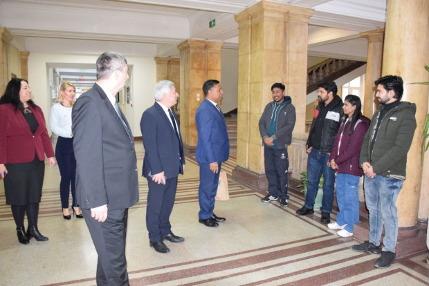 TD Посланикът на Индия Н Пр Санджай Рана посети Русенския университет